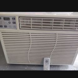 GE AC UNIT 10,000 BTU WITH REMOTE 