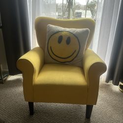 Living Room Chairs 