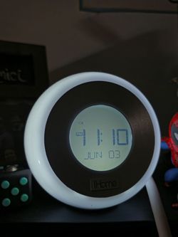 Alarm clock / speaker / radio