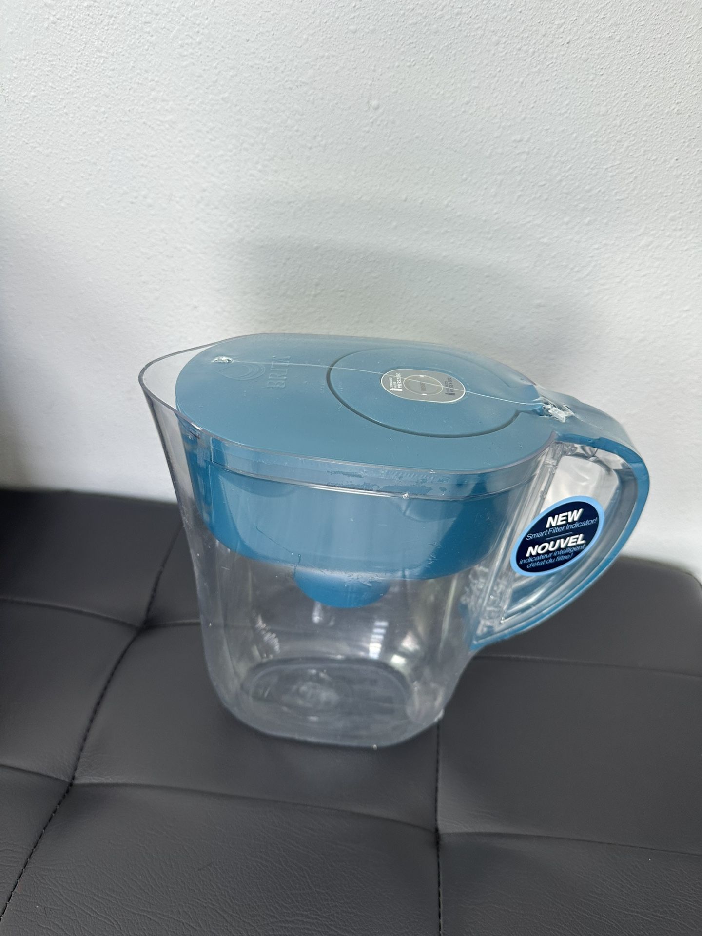 Water Filter Pitcher with SmartLight Change Indicator!