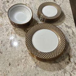 Ciroa Luxe porcelain Metallic Gold Lattice Set Of Dinner -Salad