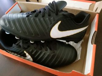Soccer shoes