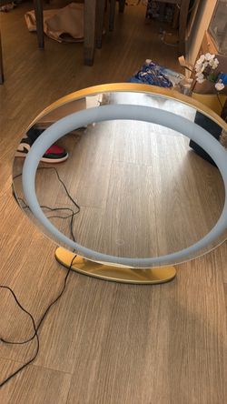 Vanity mirror