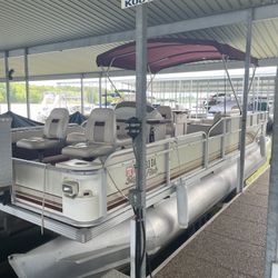 Crest Pontoon Boat (Price negotiable)