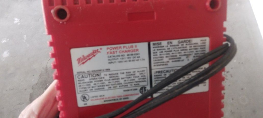 MAKITA charger