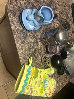 Disney kitchenware and oven glove
