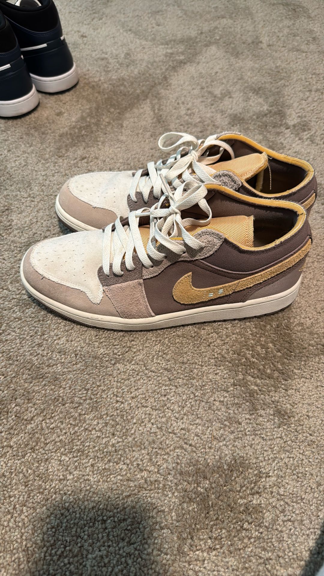 Men’s Jordan’s Low Size 10.5