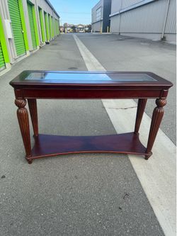 Entry table / mesa de entrada al frente / Entryway Table/ Dark Wood Table with Glass Inset/ mesa entrada buena 52”Lx32”Tx19”D