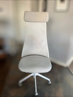 Used jarvfjallet IKEA office chair, no armrests, white color