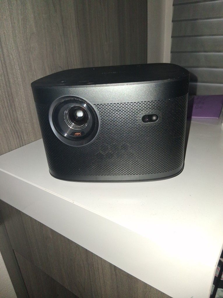 XGIMI PROJECTOR