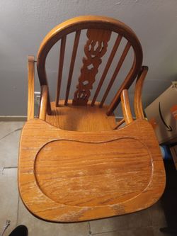 Kids feeding table
