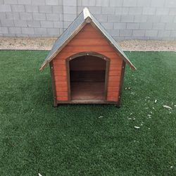 Wood Dog House 