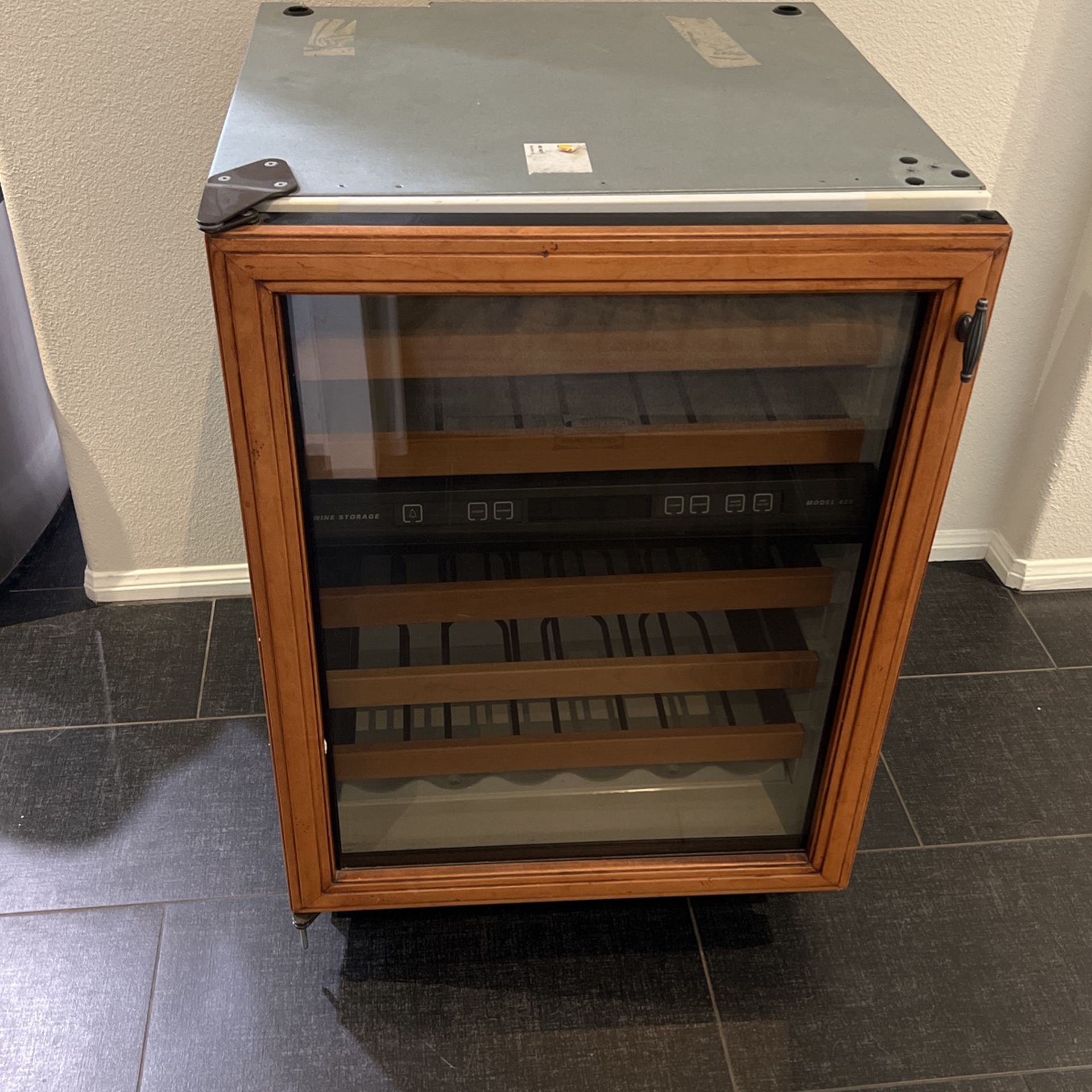 Subzero Model 424 Wine Fridge Free for Sale in Corona, CA OfferUp