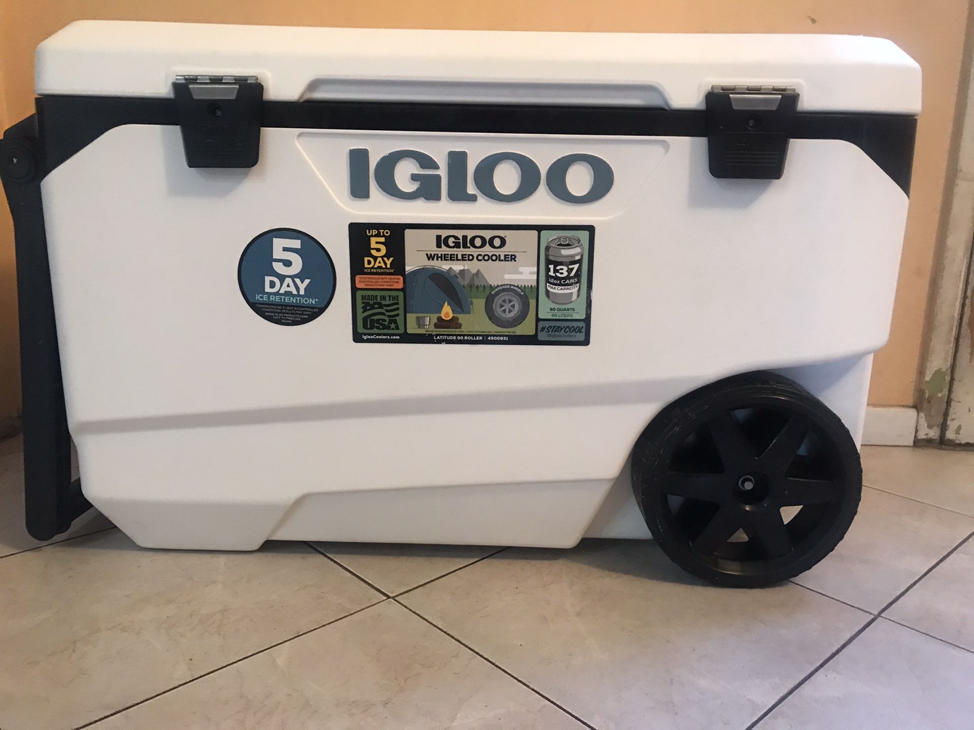 Igloo Flip And Tow 90qt Roller Cooler - White : Target