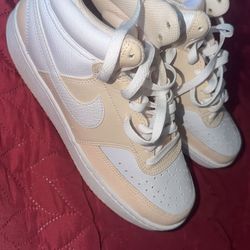 Nike shoes size 7 1/2
