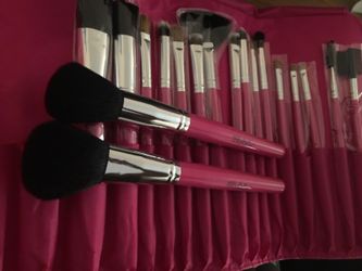 Makeup brushes