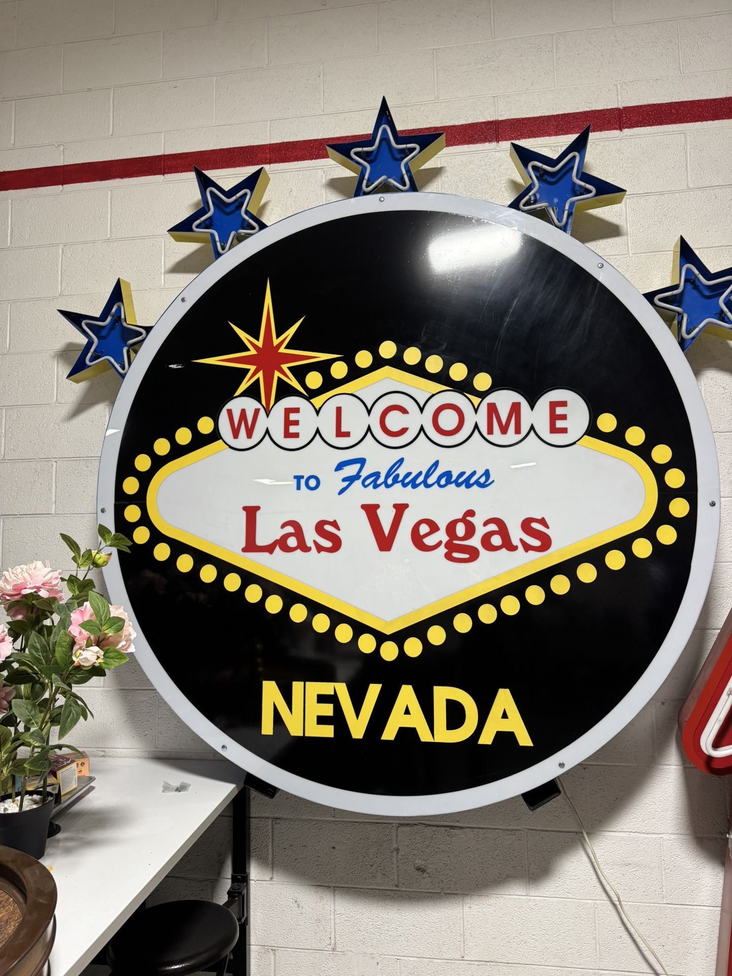 Huge Welcome To Las Vegas Sign