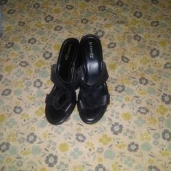 Size 81/2 St John's Bay Black Dress Sandles