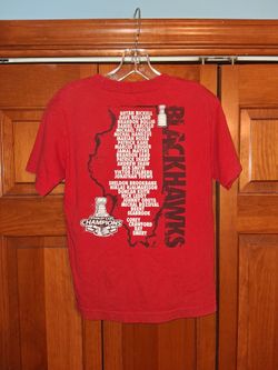 YOUTH MEDIUM 10/12 CHICAGO BLACKHAWKS 2013 STANLEY CUP CHAMPIONS REEBOK SHIRT