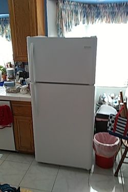 Frigidaire top freezer refrigdator