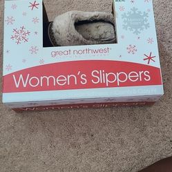 Womens Slippers Size 8/9 Women's 