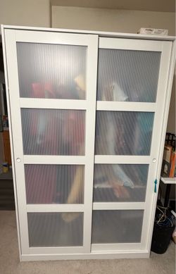 Storage cabinet with sliding doors