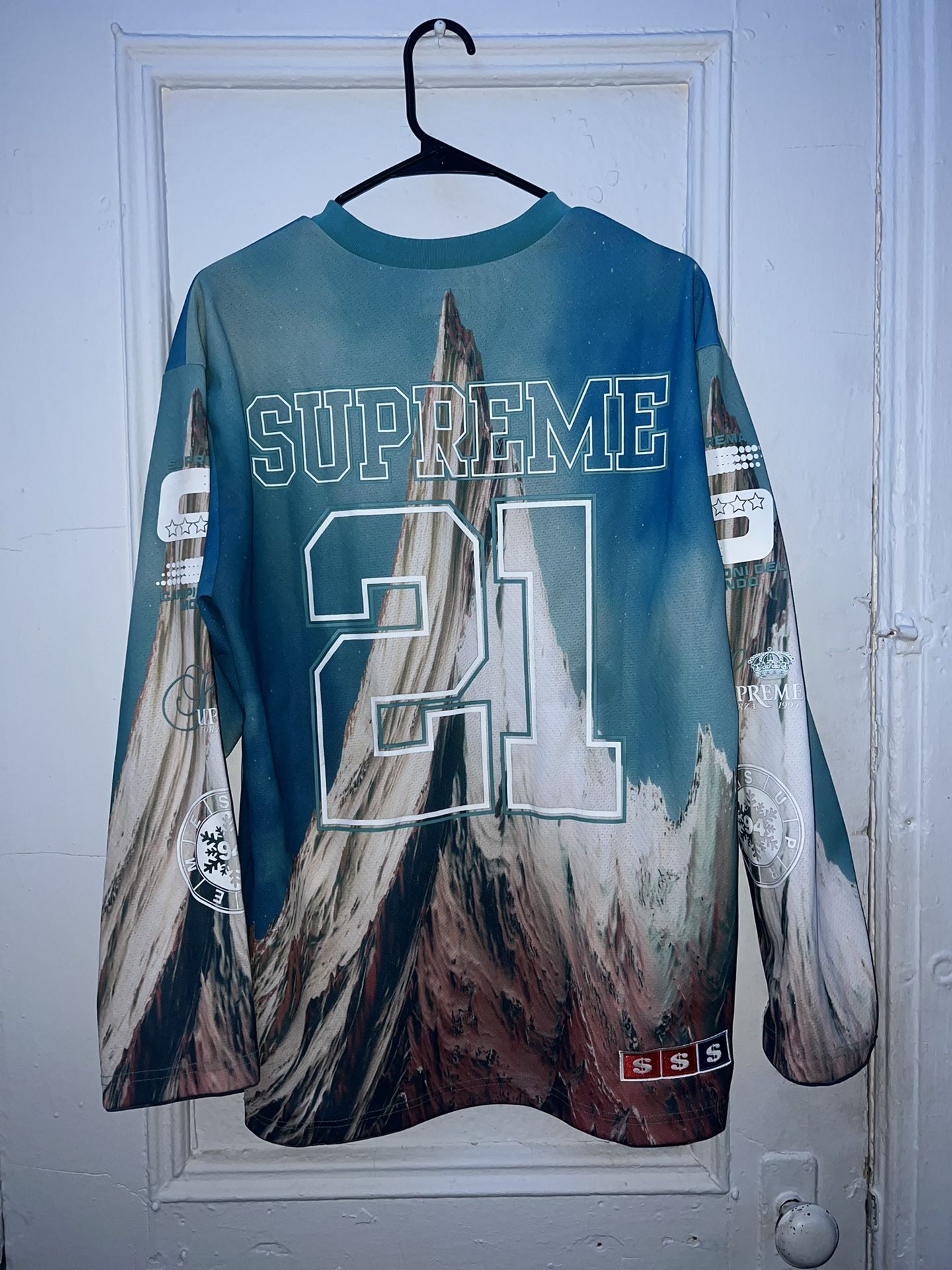 Supreme Mountain Hockey Jersey (Size M) for Sale in Bronx, NY - OfferUp