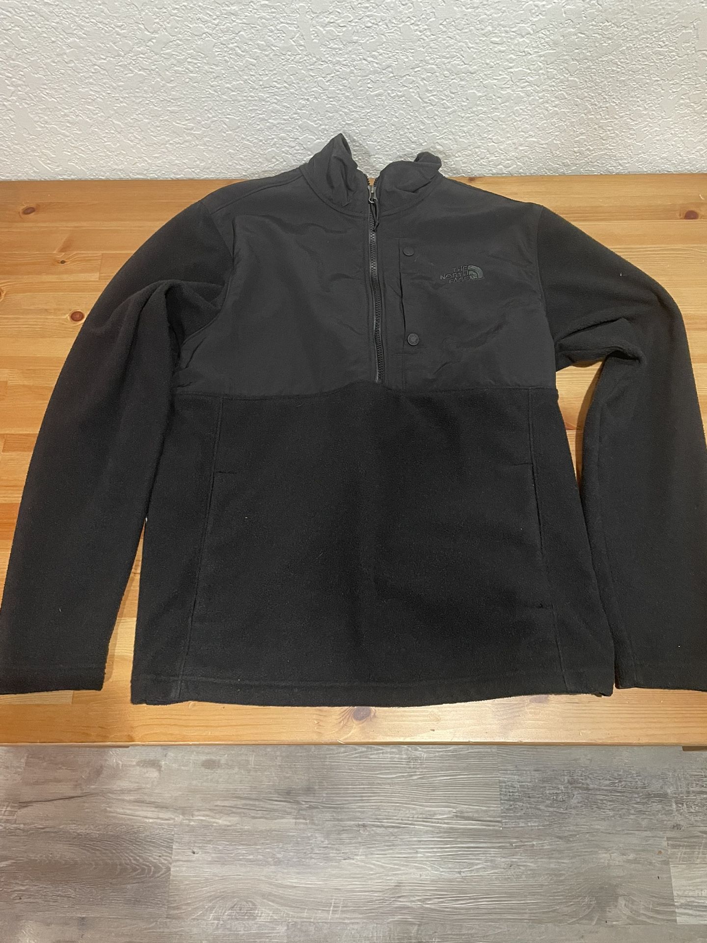 Men’s medium size Northface jacket