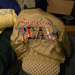 Supreme Team Puffy Jacket 'Gold XL