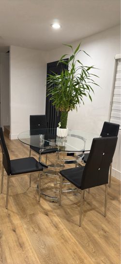 Round Glass Top Dining Table Chrome Base with 4 dining chairs