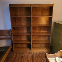 2 Book Shelfs 