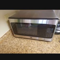 GE - 1.1 Cu. Ft. Mid-Size Microwave 