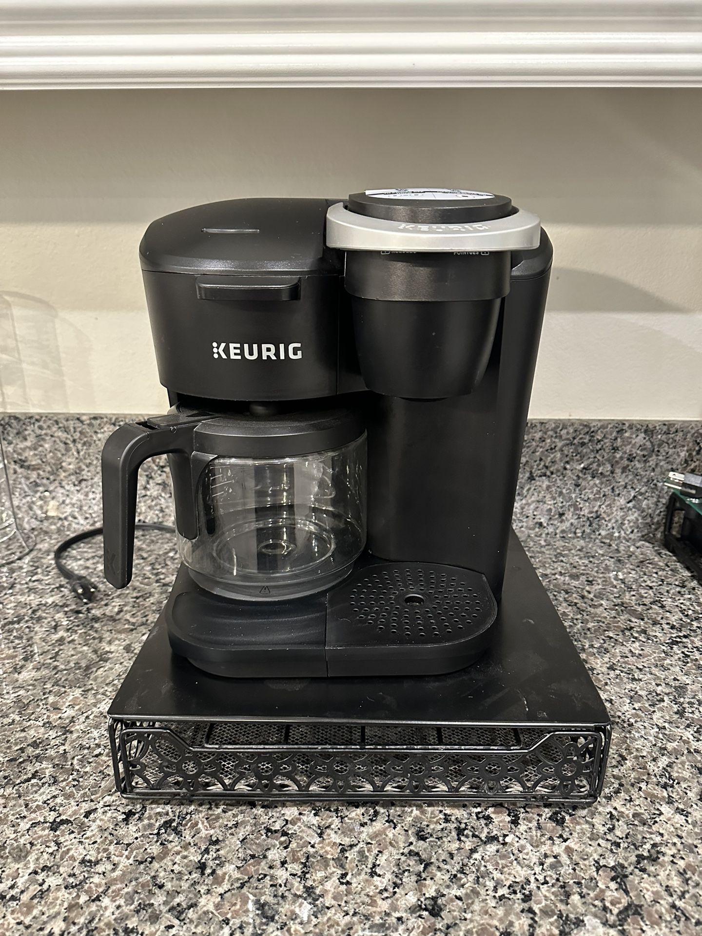 Keurig Duo Coffee Maker Like New With Pod Holder