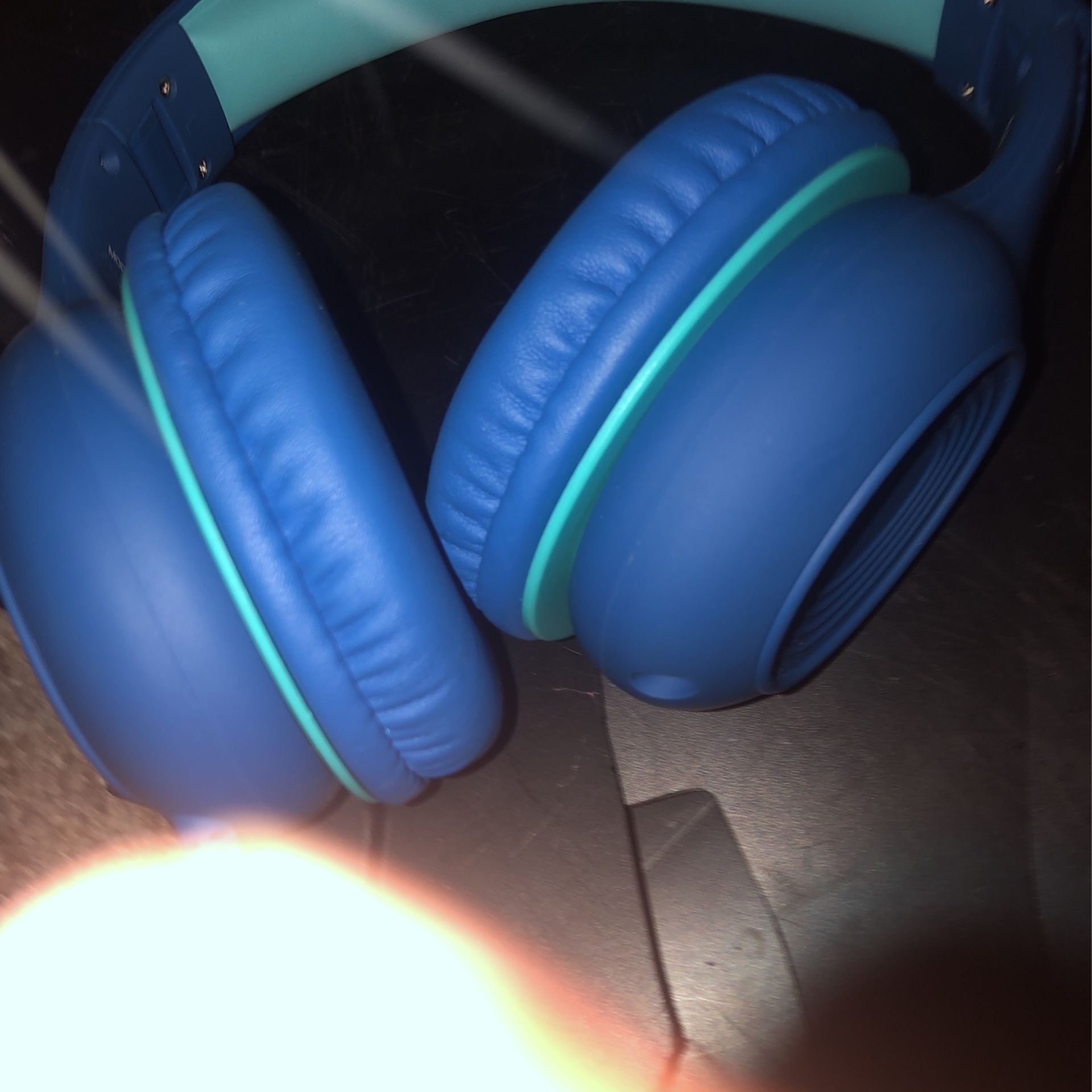 Headphones 