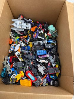 Hotwheels and Tracks 400pcs