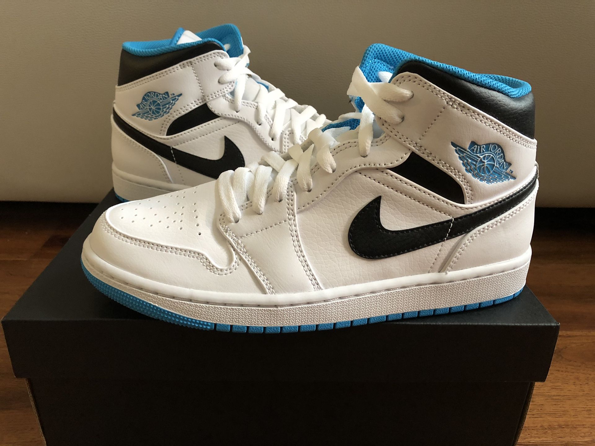 Nike Air Jordan 1 Retro Mid Laser Blue White Black 554724-141 Mens Size 8