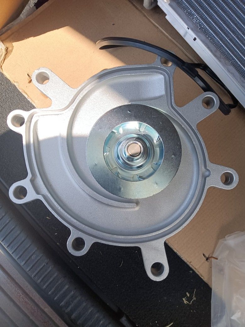 New Water Pump For 08 Jeep Grand Cherokee