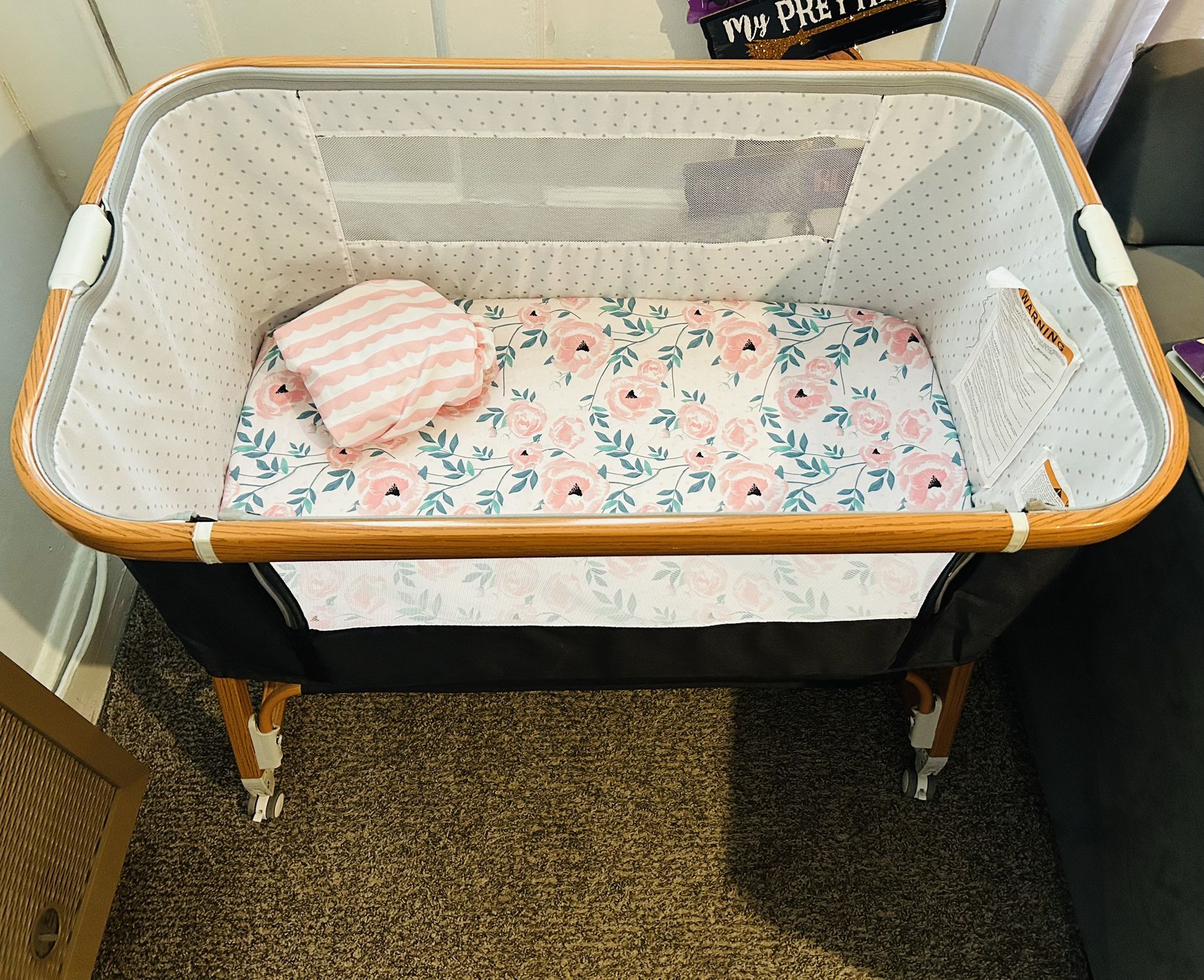 Bedside Crib/bassinet With Fitted Sheets 
