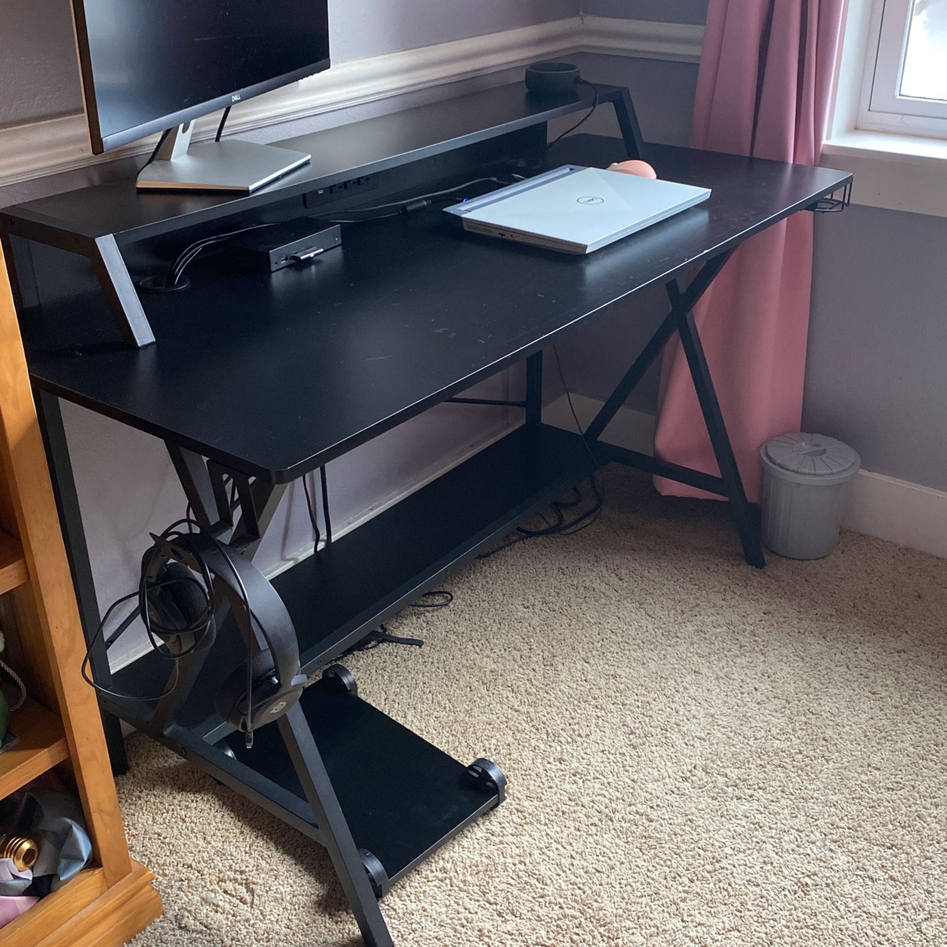 Black Computer/gaming desk