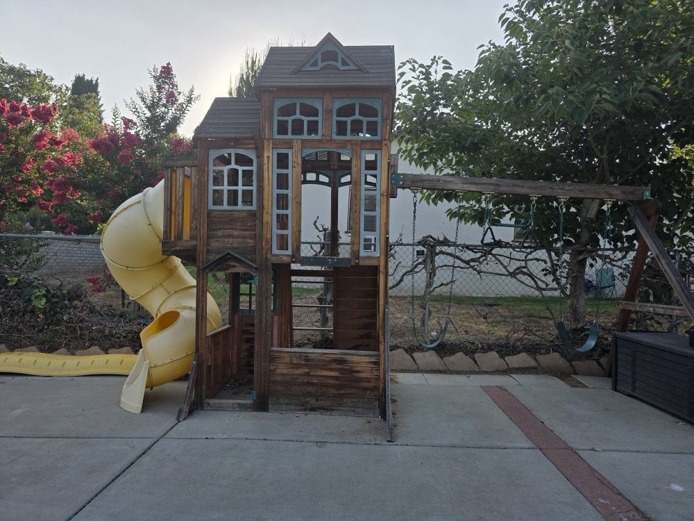 Outdoor Swing Set Playhouse