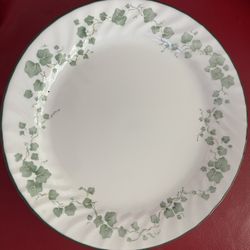 Corelle Large Plates Vintage/new 4 Pieces