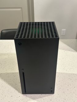 Xbox Series X 1TB + FC 24 + FC 25 + Original Box – Excellent Condition