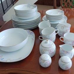 Mikasa Fine China, 8 Place Settings of Dinnerware Plus Serving Pieces, 45 Pieces, Gabriele Pattern.