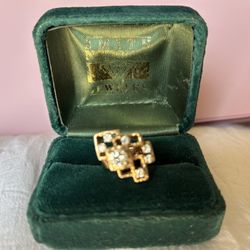Elegant 14K Yellow Gold Diamond Freeform Ring