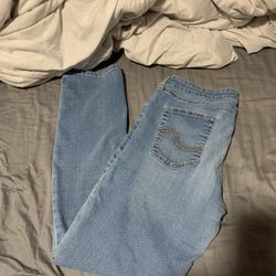 Women’s Levi Jeans 