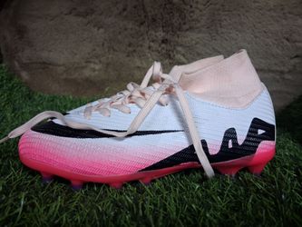 Soccer cleats us size 3.5youth