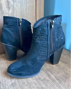 Navy Blue Cutout Ankle Boots – Women’s Size 7