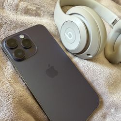 iPhone 14 Pro Max & Beats Studio Pro Headphones