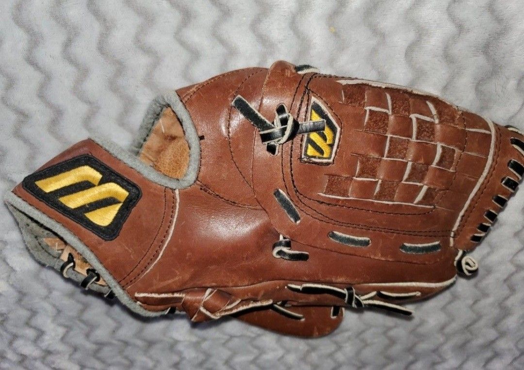 Mizuno Baseball Glove