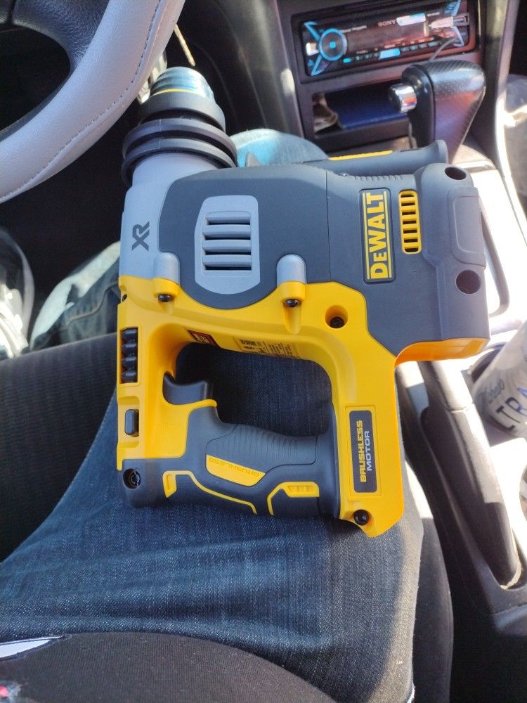 BRAND NEW HAMMER DRILLL DEWALT XR MOTOR BRUSSELS